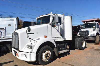Kenworth T800 Day Cab Truck - Cummins 450HP, 10 Speed Manual