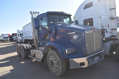 Kenworth T800 Day Cab Truck - Paccar 405HP, 10 Speed Ultrashift Amt