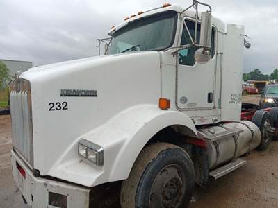 Kenworth T800 Day Cab Truck - Paccar 455HP, 10 Speed Ultrashift Amt