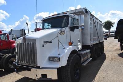 Kenworth T800 Day Cab Truck - Paccar 455HP, 10 Speed Ultrashift Amt