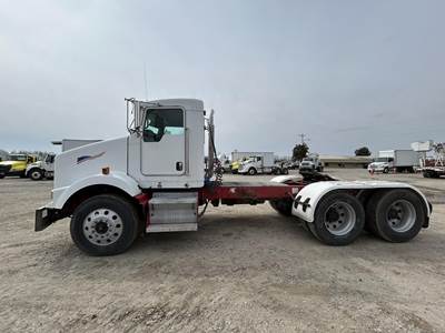 Kenworth T800 Day Cab Truck - Paccar 455HP, 10 Speed Ultrashift Amt