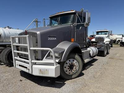 Kenworth T800 Day Cab Truck - Cummins 485HP, 13 Speed Manual