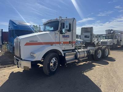 Kenworth T800 Day Cab Truck - Cummins 450HP, 10 Speed Ultrashift Amt