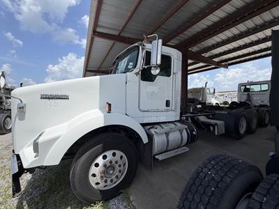 Kenworth T800 Day Cab Truck - Paccar 455HP, 10 Speed Manual