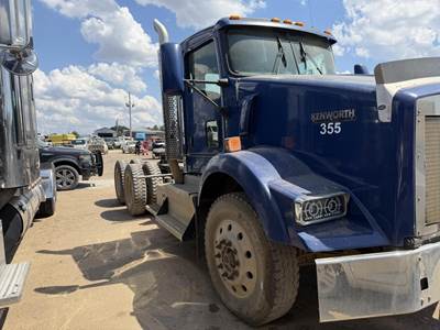 Kenworth T800 Day Cab Truck - Paccar 455HP, 10 Speed Ultrashift Amt