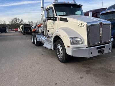 Kenworth T880 Day Cab Truck - Cummins 500HP, 10 Speed Manual