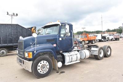Mack Pinnacle CHU613 Day Cab Truck - MP8 435HP, 12 Speed M Drive Amt