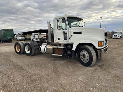 Mack Pinnacle CHU613 Day Cab Truck - MP8 435HP, 10 Speed Manual