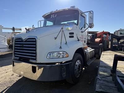 Mack Pinnacle CXP613 Day Cab Truck - MP7 370HP, 10 Speed Manual