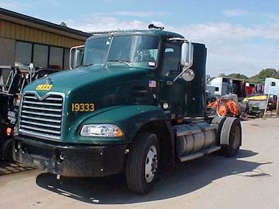 Mack Pinnacle CXU612 Single Axle Day Cab Truck - MP-7 370HP, 10 Speed Manual