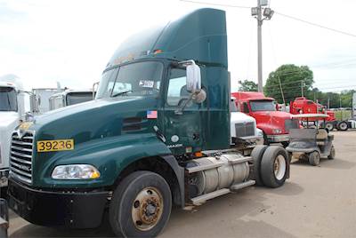 Mack Pinnacle CXU612 Single Axle Day Cab Truck - MP-7 370HP, 10 Speed Manual