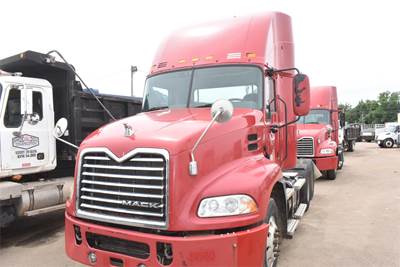 Mack Pinnacle CXU613 Day Cab Truck - MP7 395HP, 10 Speed Manual