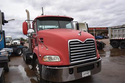 Mack Pinnacle CXU613 Day Cab Truck - MP8 435HP, 10 Speed Manual