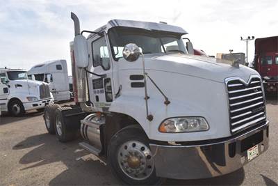 Mack Pinnacle CXU613 Day Cab Truck - MP7 395HP, 10 Speed Ultrashift Amt