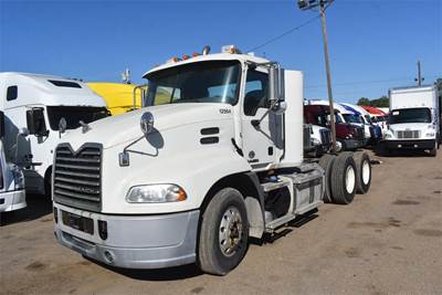 Mack Pinnacle CXU613 Day Cab Truck - 405HP, 10 Speed Manual
