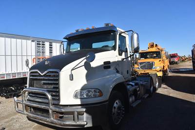 Mack Pinnacle CXU613 Day Cab Truck - MP7 395HP, 12 Speed M Drive Amt