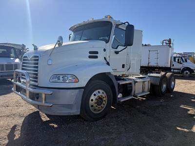 Mack Pinnacle CXU613 Day Cab Truck - MP8 425HP, 10 Speed Manual