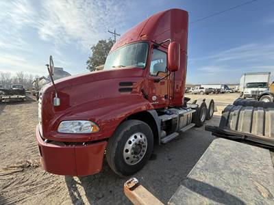 Mack Pinnacle CXU613 Day Cab Truck - MP7 405HP, 12 Speed M Drive Amt