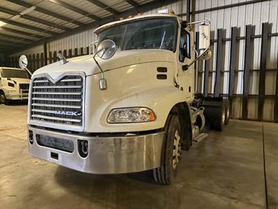 Mack Pinnacle CXU613 Day Cab Truck - MP7 415HP, Automatic