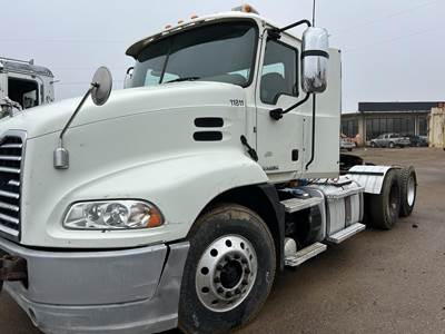 Mack Pinnacle CXU613 Day Cab Truck - MP8 445HP, 10 Speed Manual
