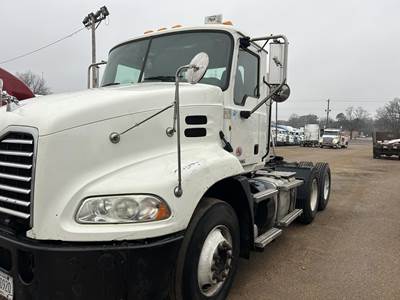 Mack Pinnacle CXU613 Day Cab Truck - MP7 405HP, 10 Speed Manual