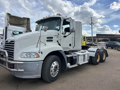 Mack Pinnacle CXU613 Day Cab Truck - MP8 445HP