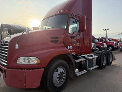 Mack Pinnacle CXU613 Day Cab Truck - MP7 405HP, 10 Speed Manual
