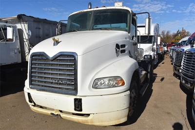 Mack Vision CX613 Day Cab Truck - 410HP, 10 Speed Manual