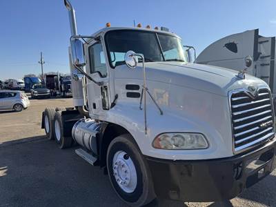 Mack Vision CX613 Day Cab Truck - 370HP, Automatic