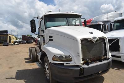 Mack Vision CX613 Day Cab Truck - 410HP, 9 Speed Manual