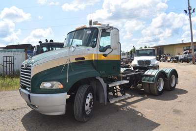 Mack Vision CX613 Day Cab Truck - 410HP, 10 Speed Manual