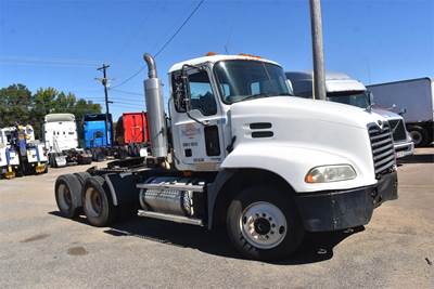 Mack Vision CXN613 Day Cab Truck - 380HP, 10 Speed Manual