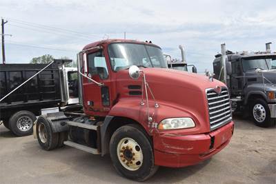Mack Vision CXN613 Single Axle Day Cab Truck - 370HP, 10 Speed Manual
