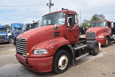 Mack Vision CXN613 Single Axle Day Cab Truck - 370HP, 10 Speed Manual