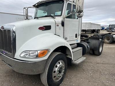 Peterbilt 337 Single Axle Day Cab Truck - Paccar 300HP, Automatic
