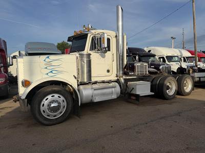 Peterbilt 379 Day Cab Truck - Caterpillar 425HP, 10 Speed Manual