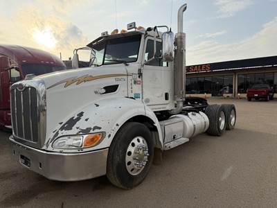 Peterbilt 384 Day Cab Truck - Cummins 450HP, 10 Speed Ultrashift Amt
