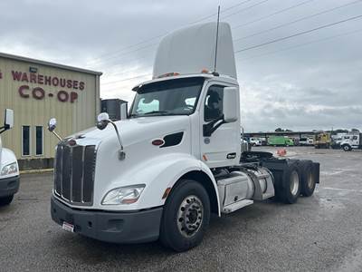 Peterbilt 579 Day Cab Truck - Paccar 455HP, 12 Speed Amt