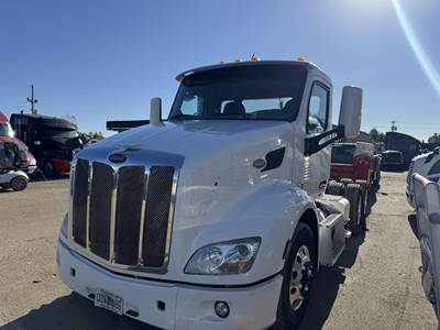 Peterbilt 579 Day Cab Truck - Paccar 455HP, 12 Speed Amt
