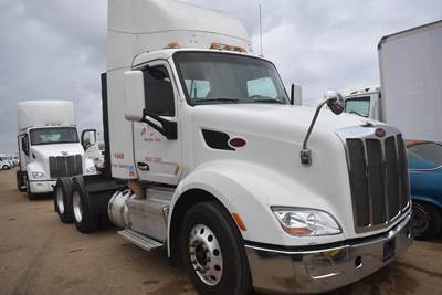 Peterbilt 579 Day Cab Truck - Cummins 450HP, 13 Speed Manual