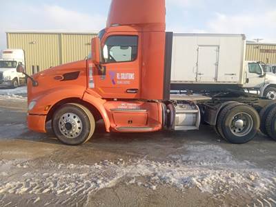Peterbilt 579 Day Cab Truck - Paccar 455HP, 12 Speed Amt