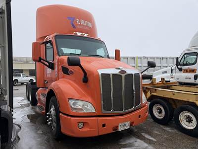 Peterbilt 579 Day Cab Truck - Paccar 455HP, 12 Speed Amt