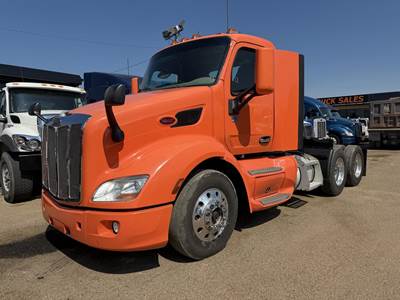 Peterbilt 579 Day Cab Truck - Paccar 455HP, 12 Speed Amt