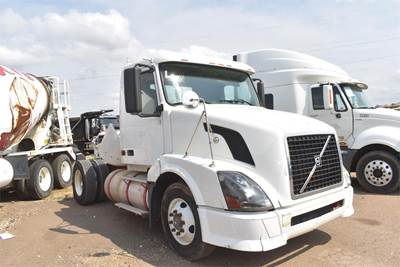 Volvo VNL42T300 Single Axle Day Cab Truck - Cummins 400HP, 10 Speed Manual