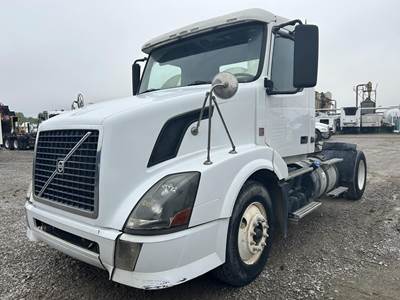 Volvo VNL42T300 Single Axle Day Cab Truck - D11 365HP, 10 Speed Manual