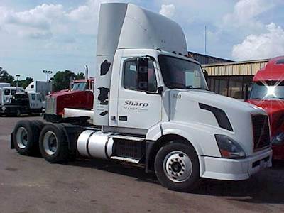 Volvo VNL64T300 Day Cab Truck - D-13 405HP