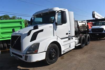 Volvo VNL64T300 Day Cab Truck - D13 435HP, 12 Speed I Shift Amt