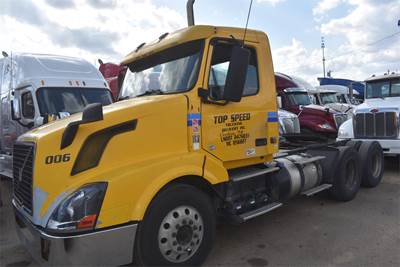 Volvo VNL64T300 Day Cab Truck - D13 425HP, 10 Speed Manual