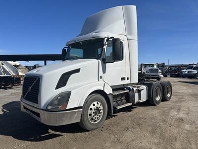 Volvo VNL64T300 Day Cab Truck - D13 435HP, 12 Speed Amt