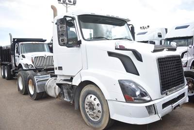 Volvo VNL64T300 Day Cab Truck - D13 425HP, 10 Speed Manual